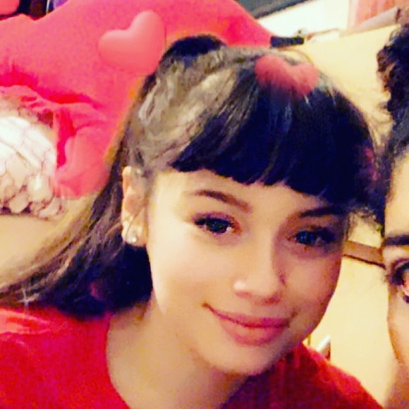 Meet your Posher, Alenia - Picture 1 of 1